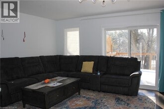 135 Hardcastle Dr in Cambridge, ON - Building Photo - Building Photo