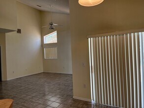 323 Weatherby Pl in Haines City, FL - Foto de edificio - Building Photo