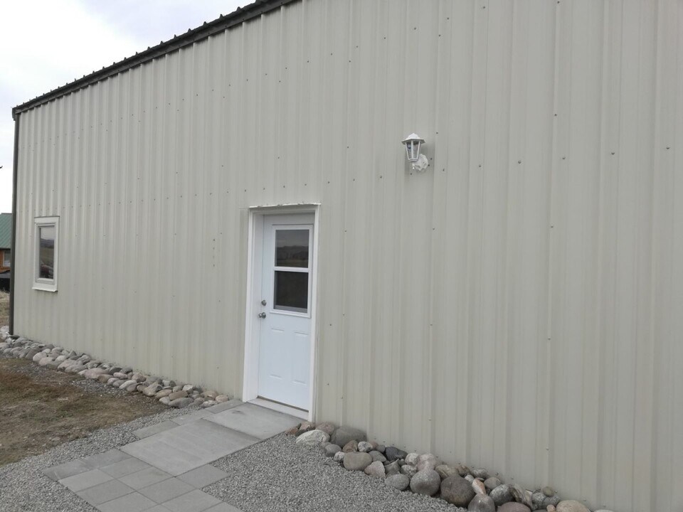 5619-5623 Scandia Rd in Shepherd, MT - Building Photo