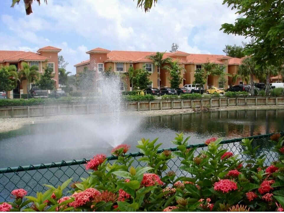 4914 White Mangrove Way E in Fort Lauderdale, FL - Building Photo