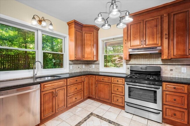 79 Choate Ln in Pleasantville, NY - Building Photo - Building Photo