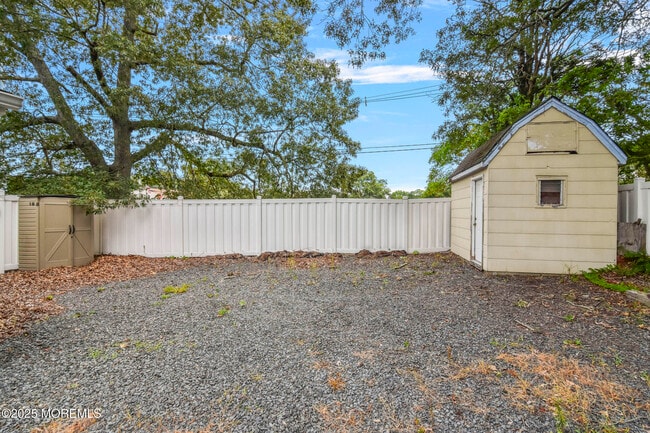 811 US-9 in Lanoka Harbor, NJ - Building Photo - Building Photo