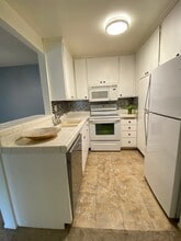 355 S Los Robles Ave, Unit 144 in Pasadena, CA - Building Photo - Building Photo