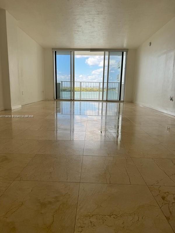 10350 W Bay Harbor Dr in Miami Beach, FL - Building Photo - Building Photo