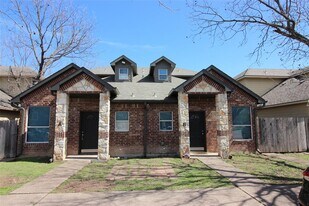 1912 S 15th St in Waco, TX - Building Photo