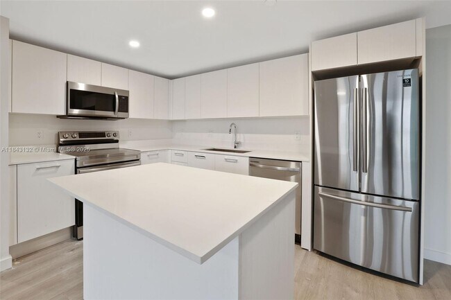 1504 Bay Rd in Miami Beach, FL - Building Photo - Building Photo