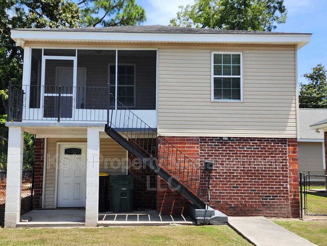 property at 920 E 32nd St
