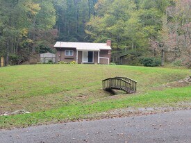 1061 Caldwell Dr in Maggie Valley, NC - Building Photo