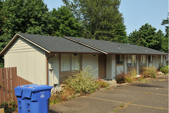 38455 Park St in Sandy, OR - Building Photo - Building Photo