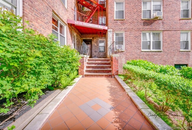 67-11 Yellowstone Blvd in Queens, NY - Building Photo - Building Photo