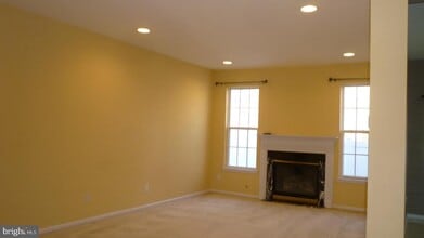 107 Windsor Pond Rd in West Windsor Township, NJ - Building Photo - Building Photo