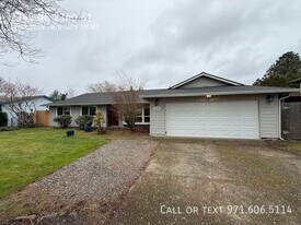 2345 NE 23rd St in Gresham, OR - Building Photo