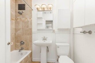 321 Boylston Ave E in Seattle, WA - Building Photo - Building Photo