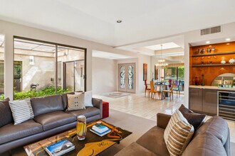 1143 W Oakcrest Dr in Palm Springs, CA - Building Photo - Building Photo