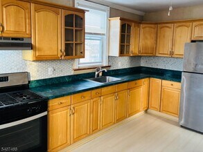 35 Witherspoon St in Nutley, NJ - Building Photo - Building Photo