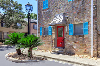 New England Village in San Antonio, TX - Building Photo - Building Photo