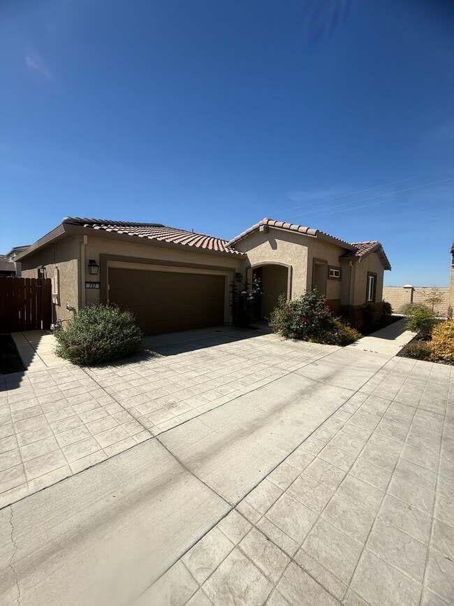 737 Betten St in Los Banos, CA - Building Photo - Building Photo