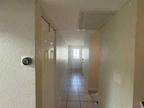 10910 Clubhouse Rd in Pembroke Pines, FL - Building Photo - Building Photo