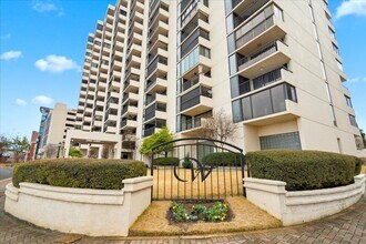 200 Wagner Pl in Memphis, TN - Building Photo - Building Photo