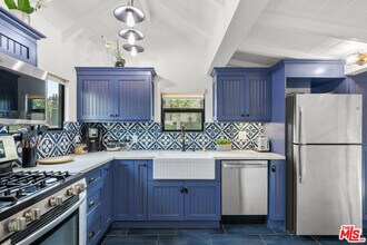 11525 Moorpark St in Los Angeles, CA - Building Photo - Building Photo