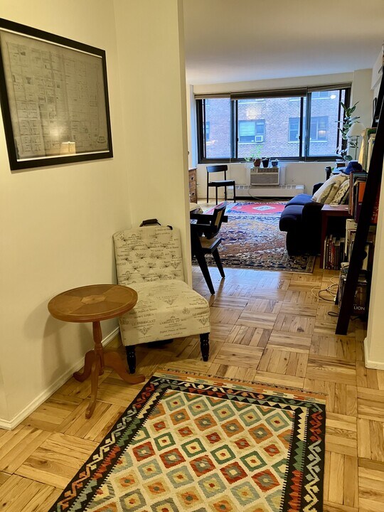 425 E 63rd St in New York, NY - Building Photo