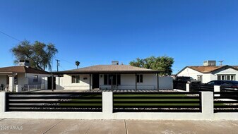 222 E Southgate Ave in Phoenix, AZ - Building Photo