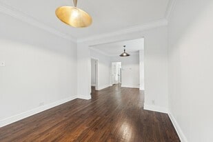 8556 S Muskegon Ave in Chicago, IL - Building Photo