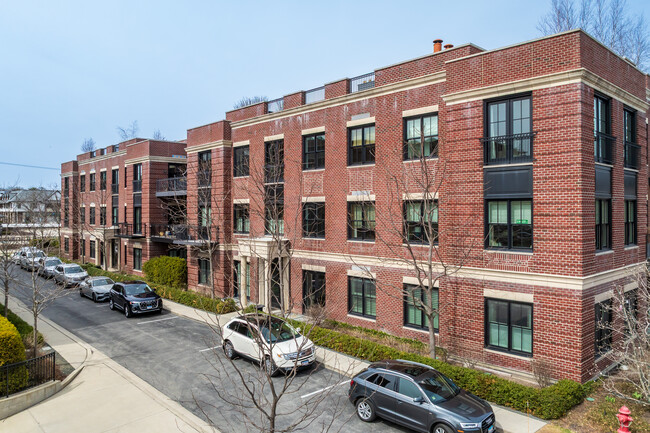 723 N McKinley Rd in Lake Forest, IL - Building Photo - Building Photo