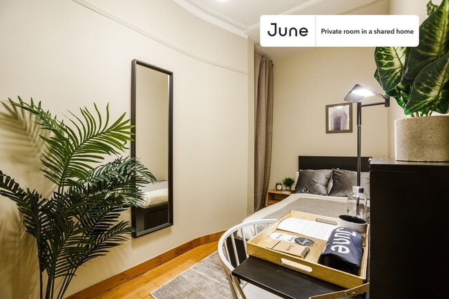 Private bedroom in 3 bed/1 bath Home in New York, NY - Building Photo - Building Photo