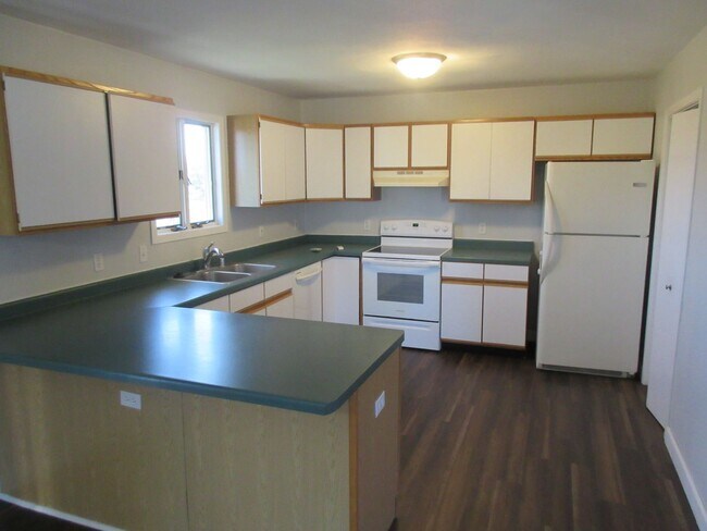 2108-2110 Green Valley Dr in Janesville, WI - Building Photo - Building Photo