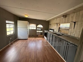 8086 Heck Dr in North Fort Myers, FL - Building Photo - Building Photo