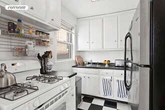 77 E 12th St in New York, NY - Foto de edificio - Building Photo