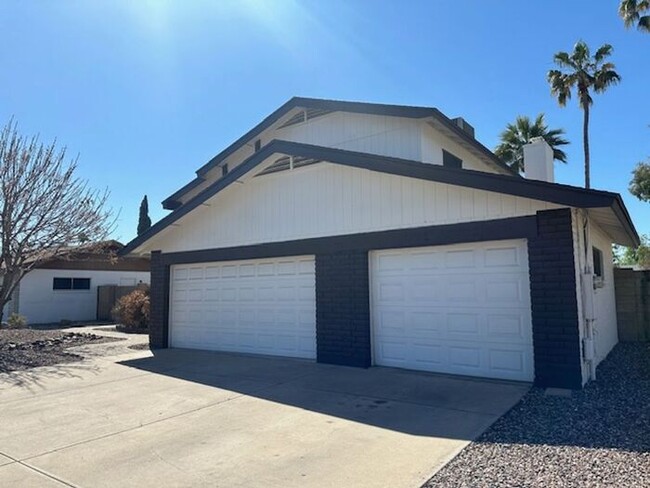 property at 1441 W Lindner Ave