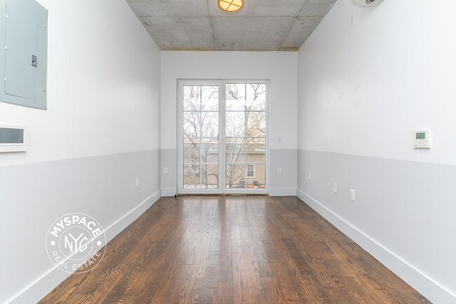 31-19 37th St, Unit 4D in Queens, NY - Building Photo - Building Photo