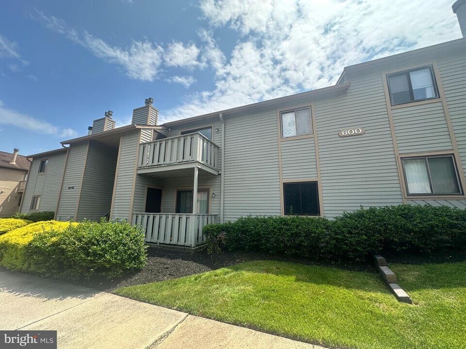 610 Woodhollow Dr in Evesham, NJ - Building Photo