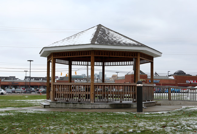 Rainbow Place in Cleveland, OH - Building Photo - Building Photo