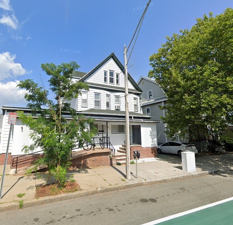 741 Broadway, Unit 2 in Somerville, MA - Building Photo