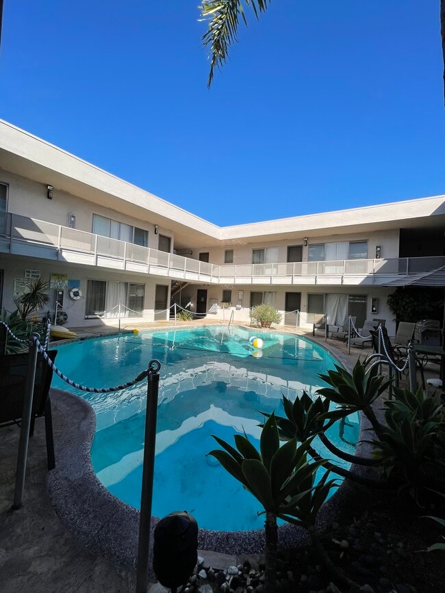 3200 Cheviot Vista Pl