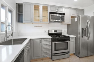 2420 W Sunset Blvd, Unit 4 in Los Angeles, CA - Building Photo - Building Photo