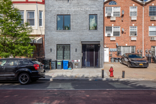 1257 Rogers Ave in Brooklyn, NY - Foto de edificio - Building Photo