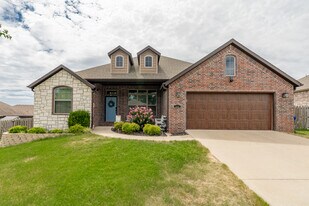 212 Cowans St in Lowell, AR - Building Photo