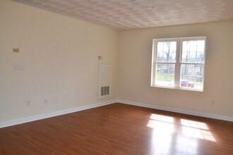 4 Springhouse Trail in Seekonk, MA - Foto de edificio - Building Photo