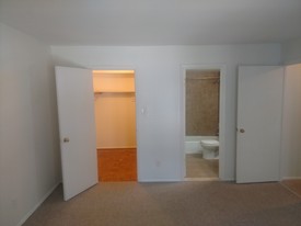 327 Homeland Southway, Unit 2A in Baltimore, MD - Building Photo - Building Photo