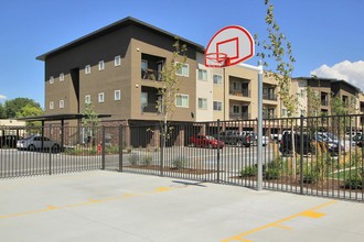 2550 South Main Apartments in Salt Lake City, UT - Foto de edificio - Building Photo