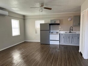 7610 Red Robin Ln in Houston, TX - Building Photo - Building Photo
