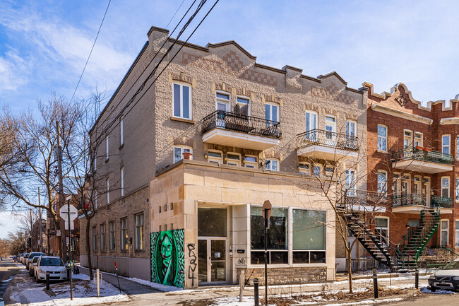 1982-1996 Laurier Av E in Montréal, QC - Building Photo - Primary Photo