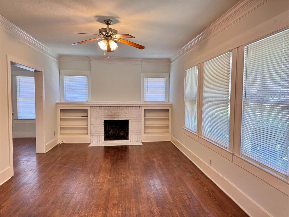 4522 McKinney St in Houston, TX - Building Photo
