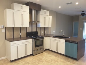1000 E Daffodil, Unit 3 in McAllen, TX - Foto de edificio - Building Photo