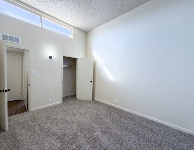 4415 N Clark St, Unit Clark #11