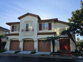 6071 Wooddale Row in San Diego, CA - Building Photo